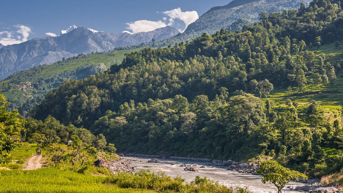 Budhi Gandaki-floden, der løber gennem dalene