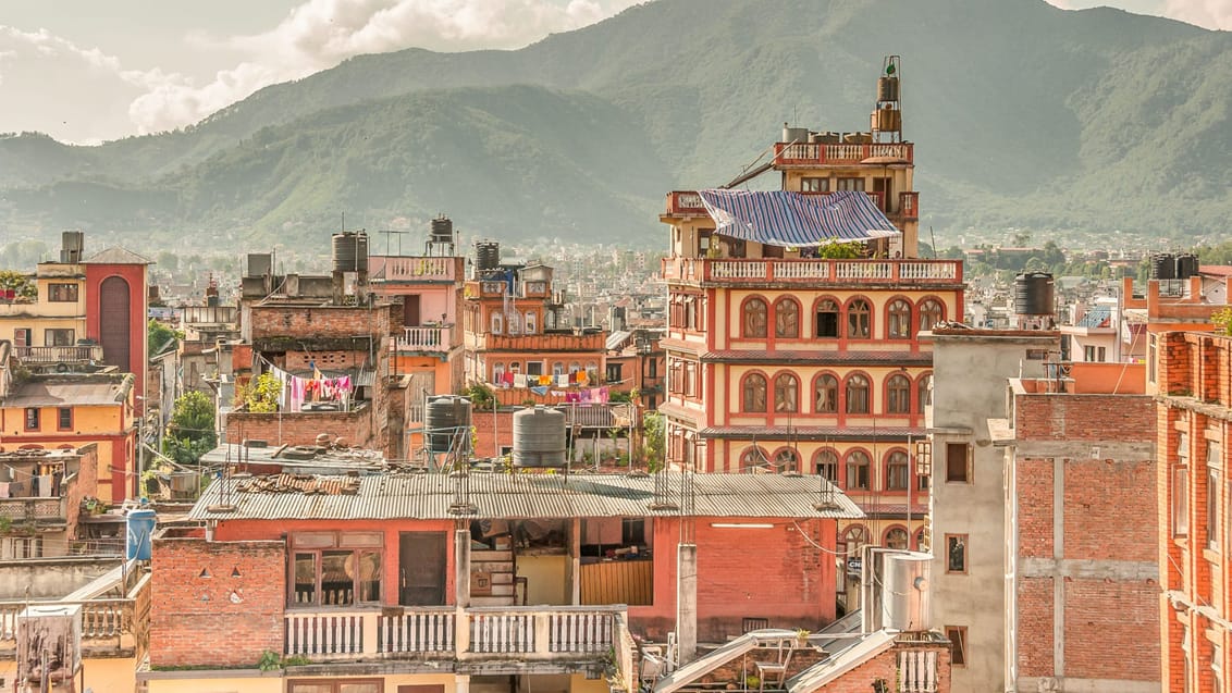 Sprudlende Kathmandu beliggende smukt mellem bjergene