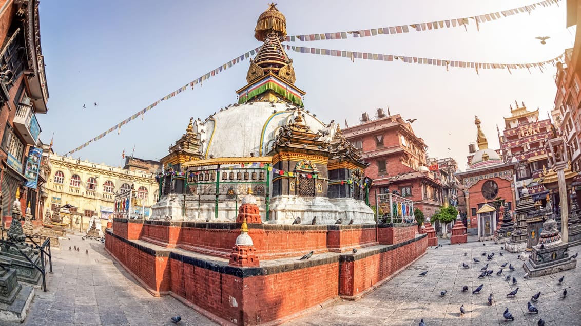 Kathesimbhu Stupa, der gemmer sig i en gårdhave i Thamel i Kathmandu
