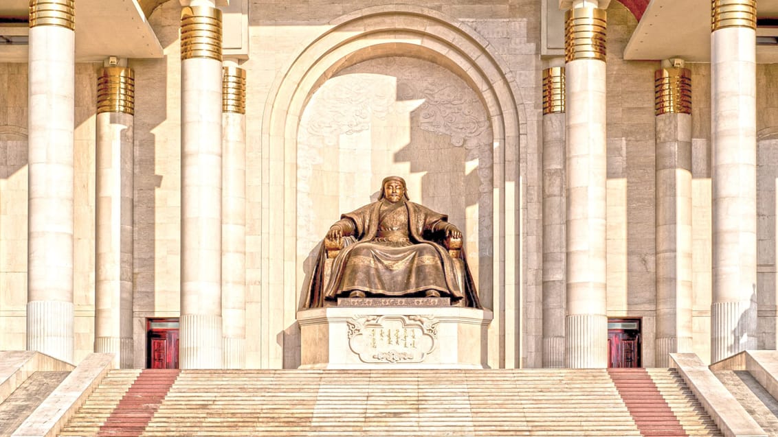 Statue af Djengis Khan i centrum af Ulan Bator