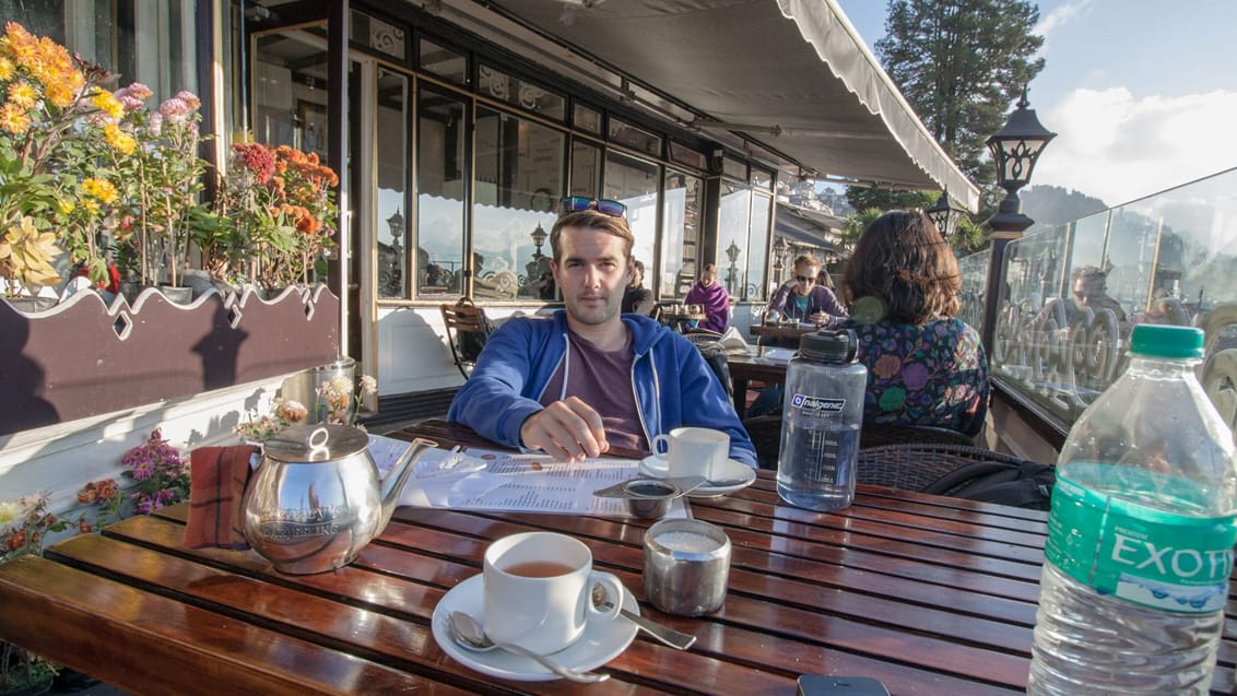 En kop te med vidunderlig udsigt i Darjeeling