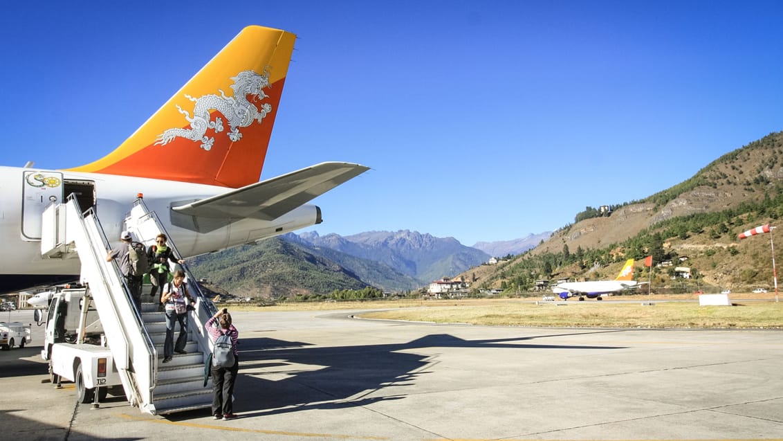 Indflyvningen til Bhutan er en oplevelse i sig selv