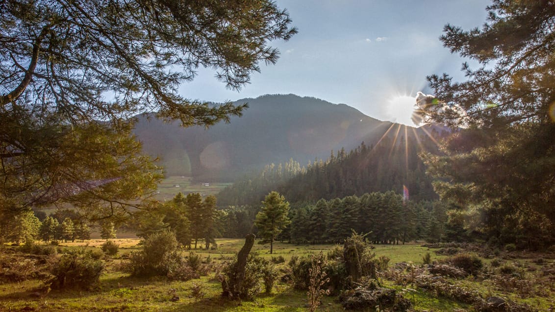 Trek gennem de smukke dale omkring Trongsa