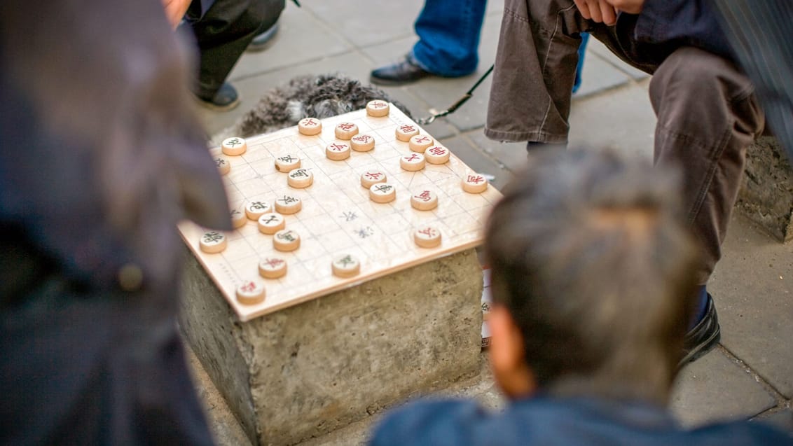 Der spilles brætspil i Beigou Village