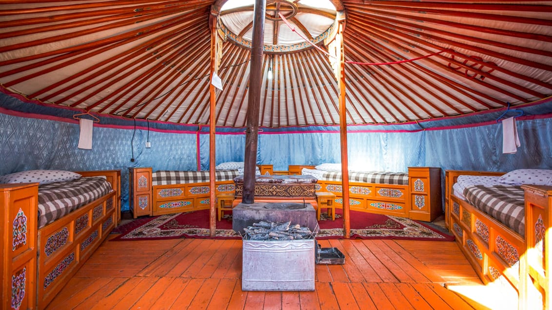 Sov i et traditionel mongolsk ger-telt
