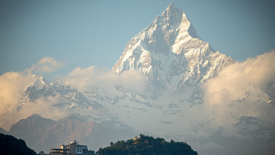Machhapuchhare (også kaldet Fish Tail Mountain) set fra Pokhara