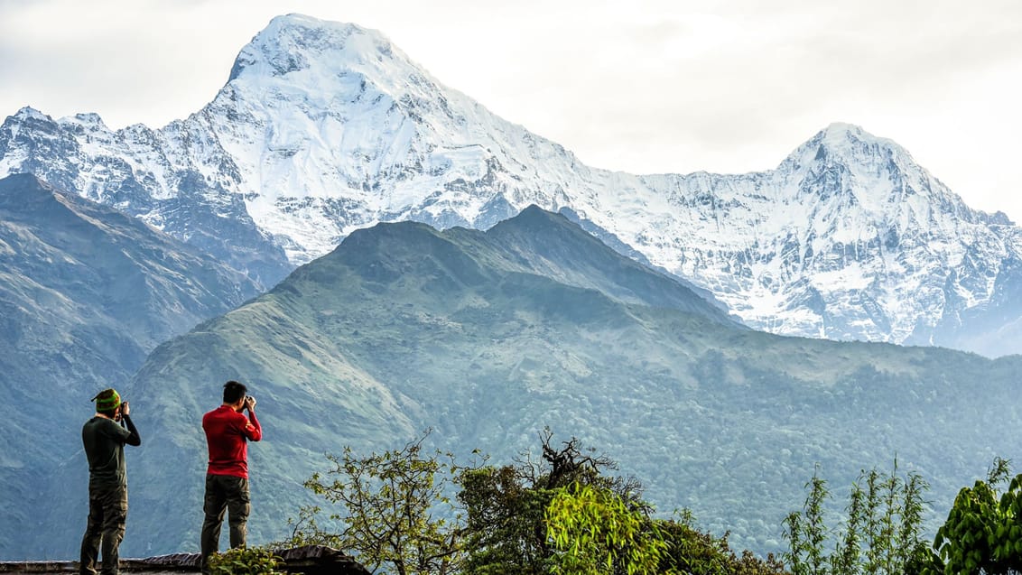 Udsigten over Annapurna-bjergene fra Jhinu Danda