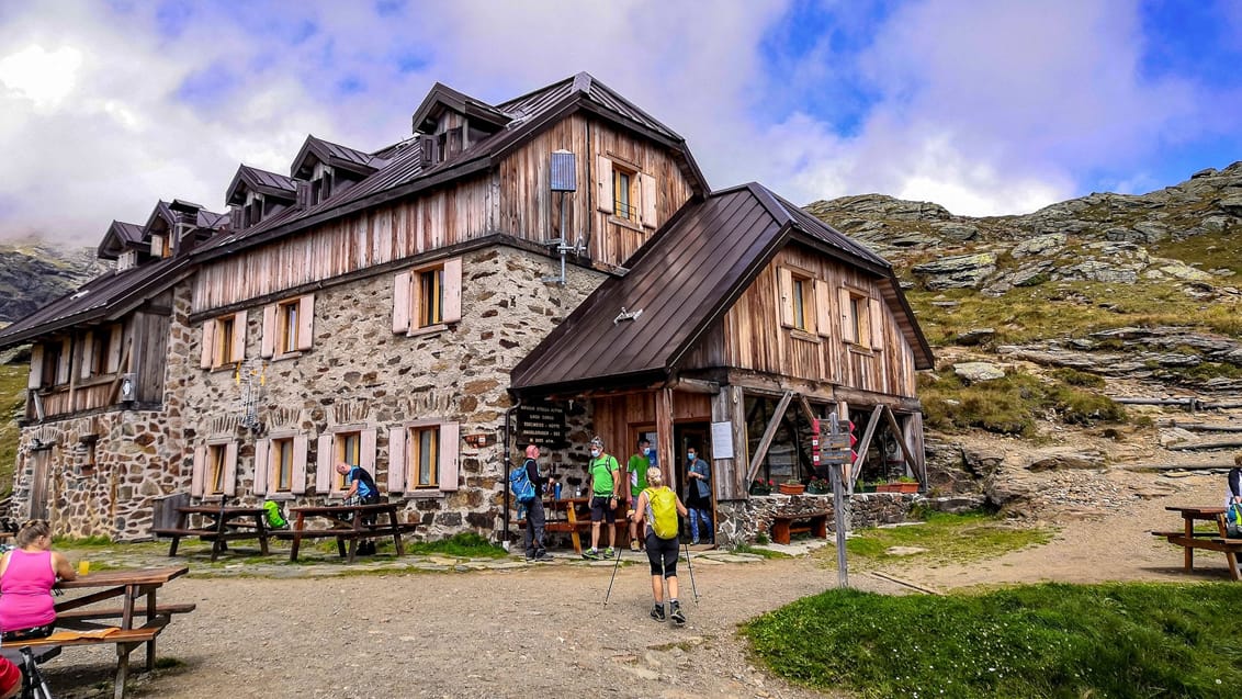 Refugio ved Lago Corvo i Stelvio Nationalpark i Dolomitterne