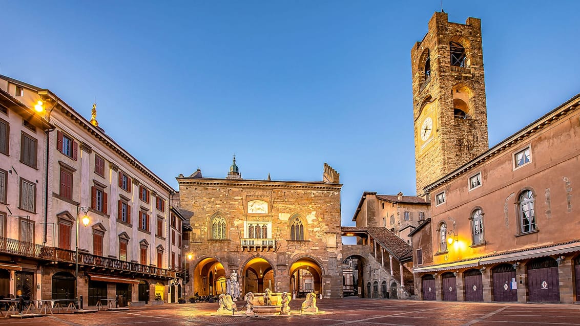 Besøg Bergamos Piazza Vecchia i Italien