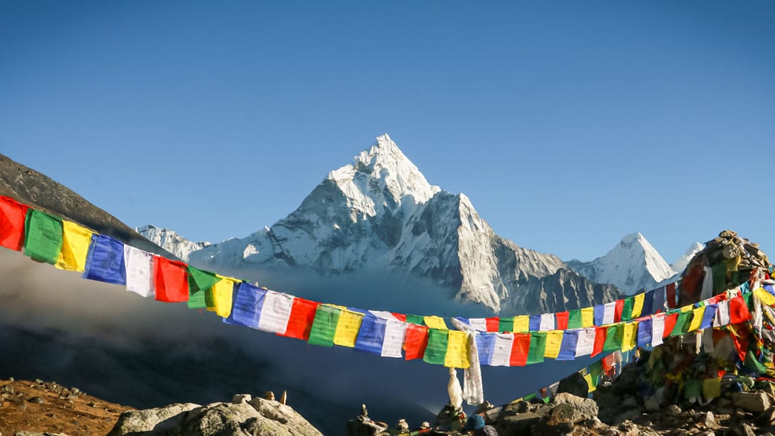 Bedeflag og udsigt til Ama Dablam