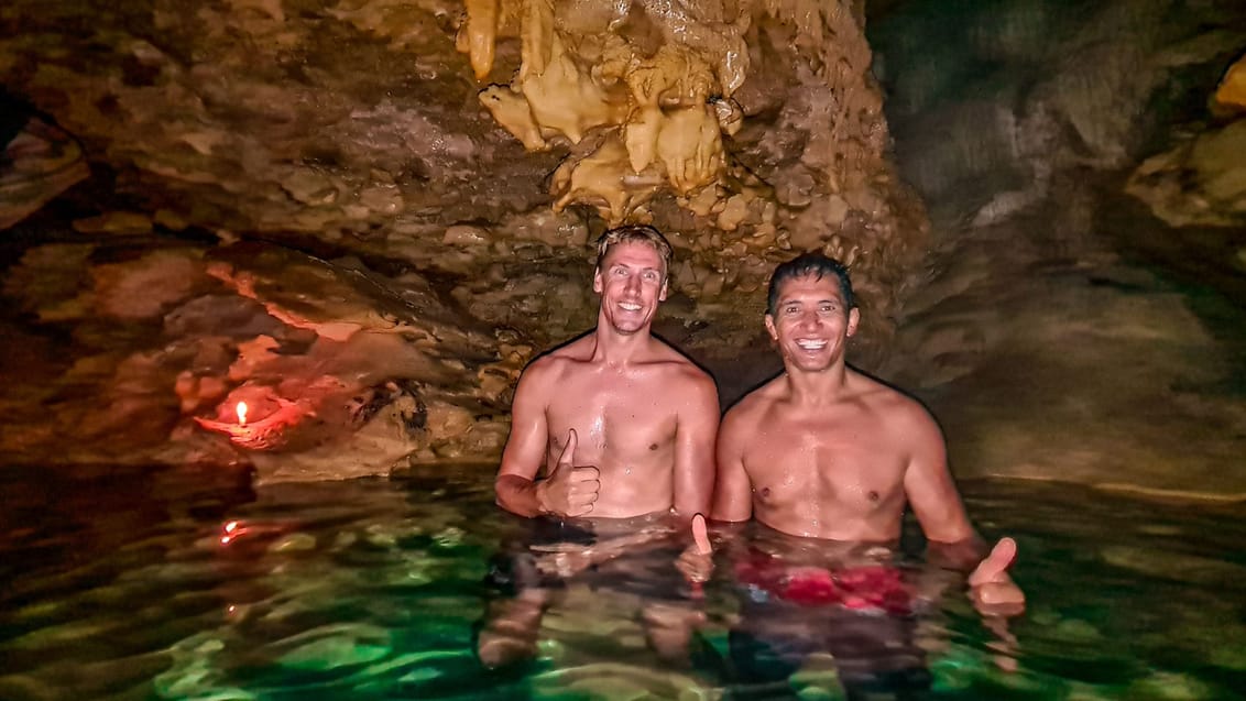 En svømmetur i Atius grotter