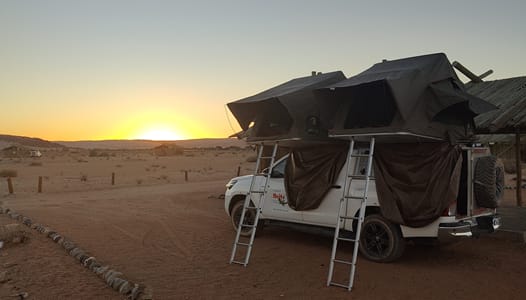 Camper ved solnedgang