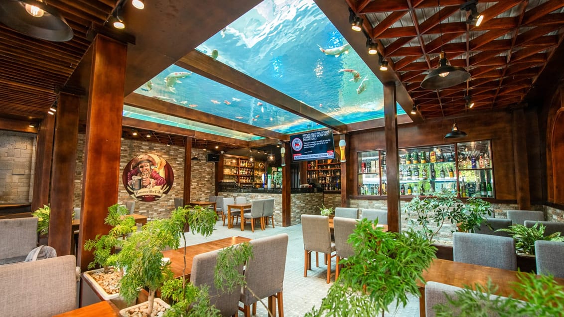 Romance Hotel, Hue