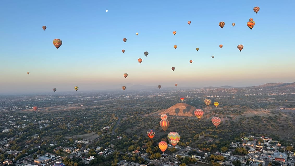 Luftballoner over Teotihuacan, Mexico City