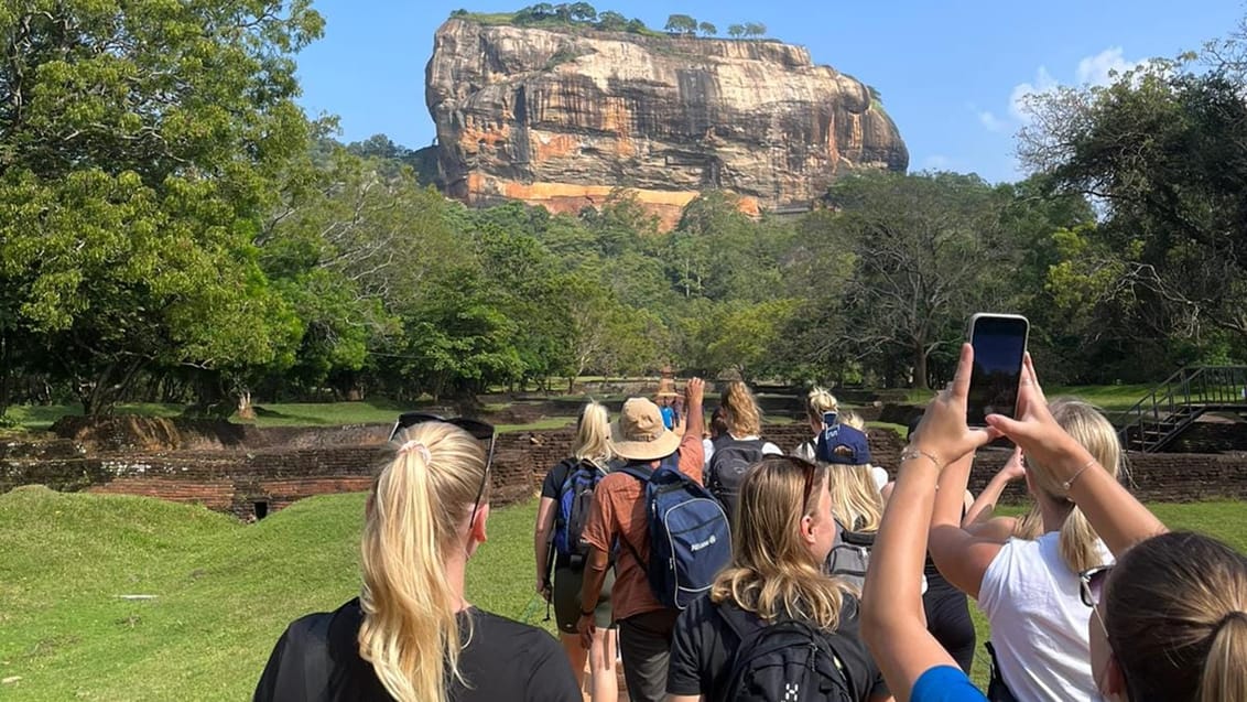 Gruppe ved Sigiriya rock, Sri Lanka