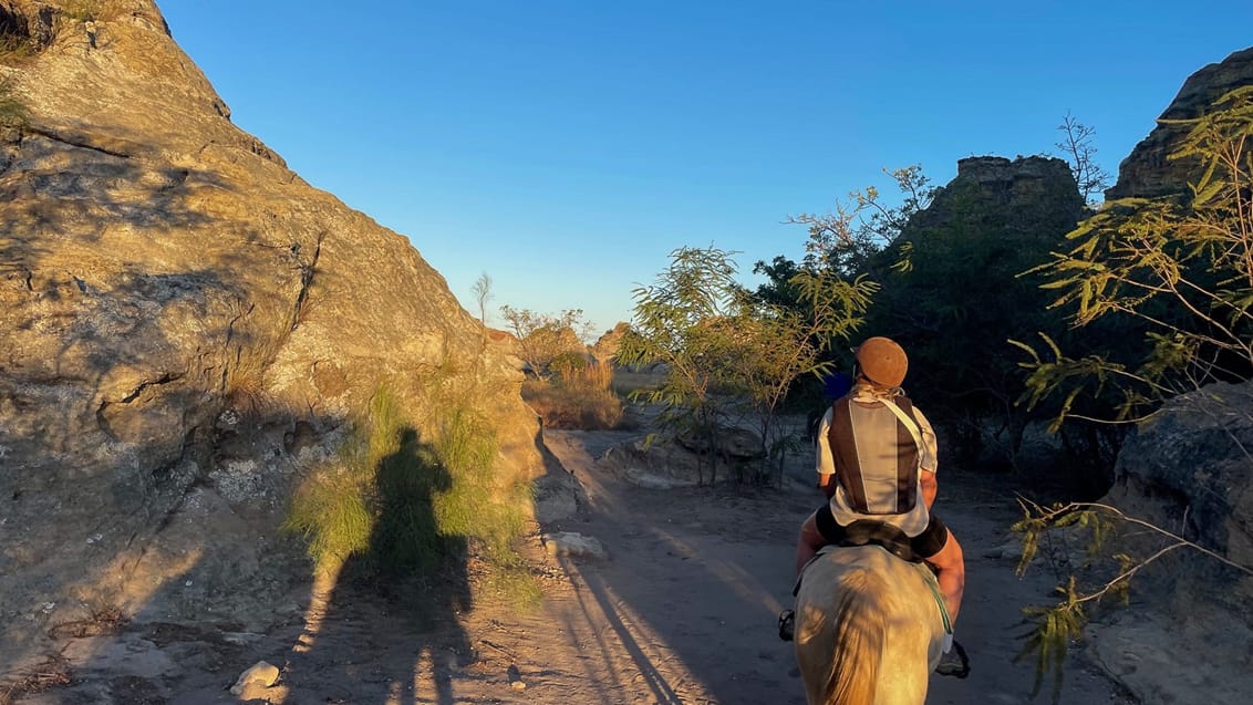 I Isalo Nationalpark kan du blandt andet tage ud på en ridetur i den flotte natur