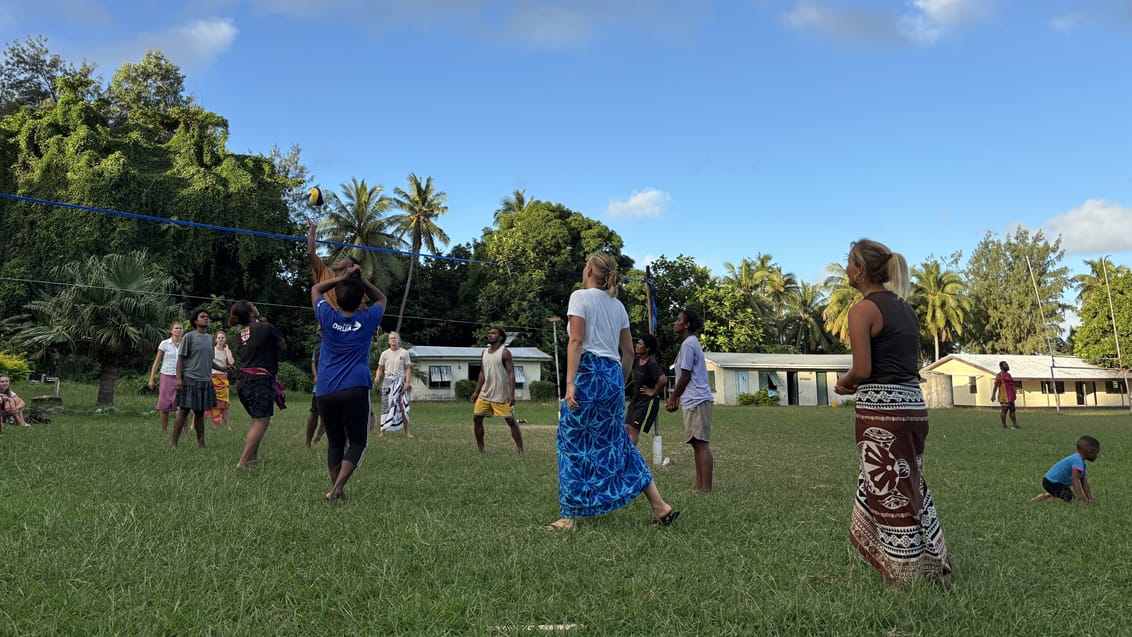 Fiji Volley med de lokale