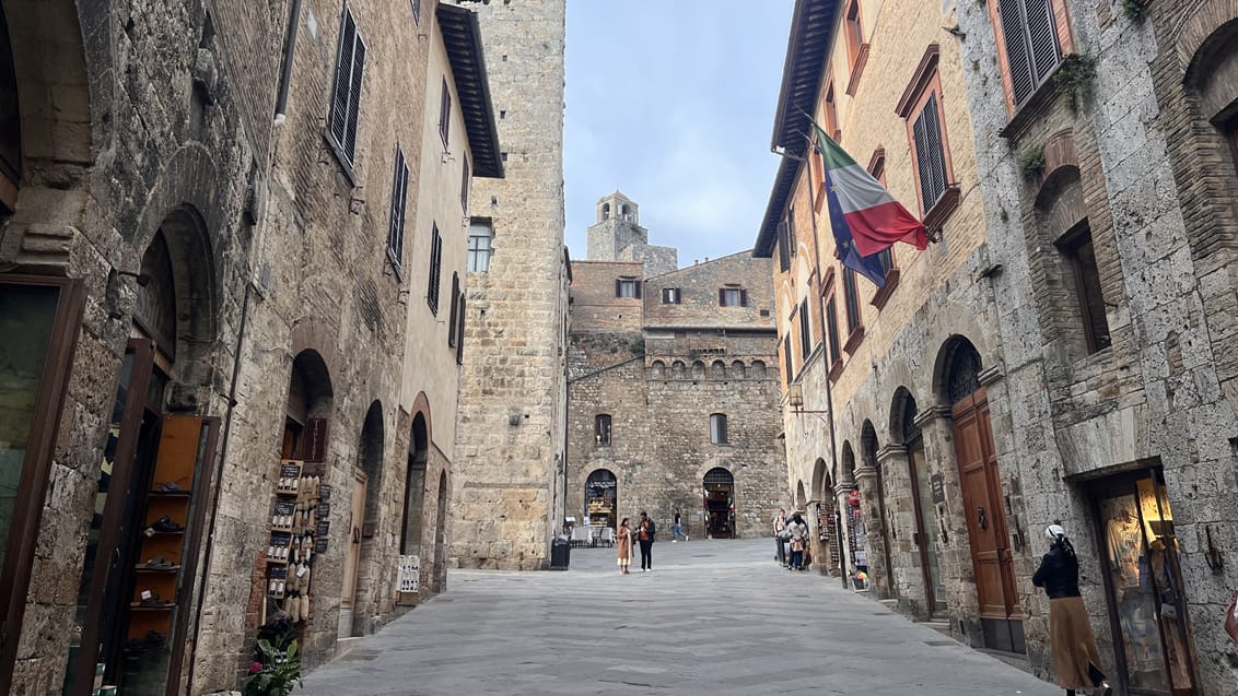 Gaderne i San Gimignano på Via Francigena i Toscana