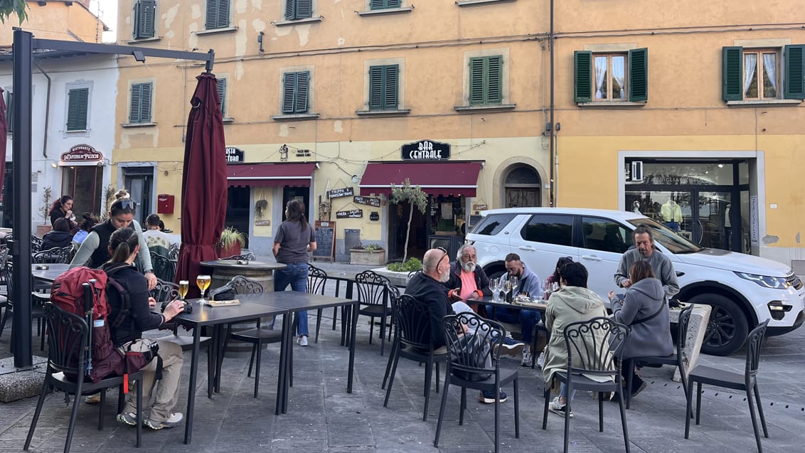 Vin på torvet, Gambassi Terme, Via Francigena i Toscana