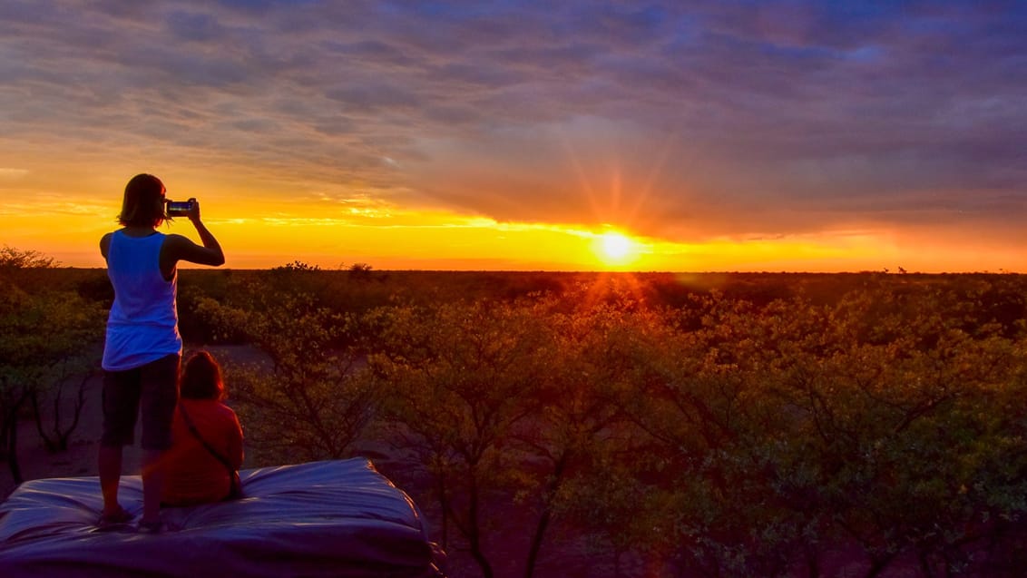 Solopgang over Etosha Nationalpark i Namibia