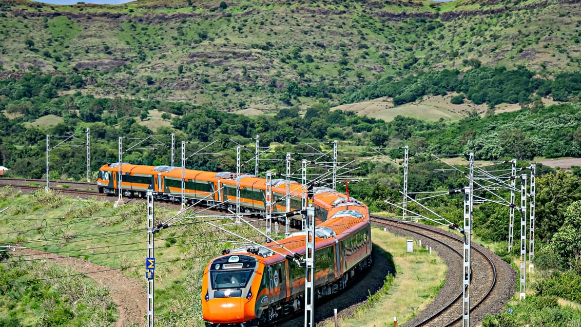 Vande Bharat Express på vej fra Kolkata mod New Jalpaiguri.