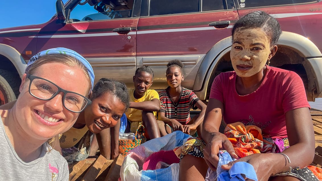 Et møde med lokale på en færge i Madagaskar