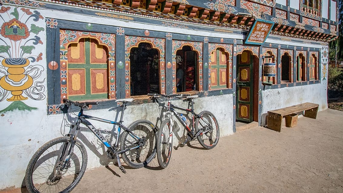 På cykel i Bhutan og Thailands strande