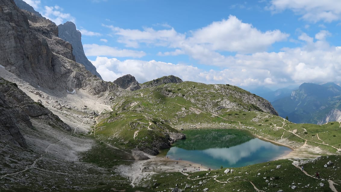 Vandring i Dolomitterne fra autentisk bjergbase, Lago Coldai