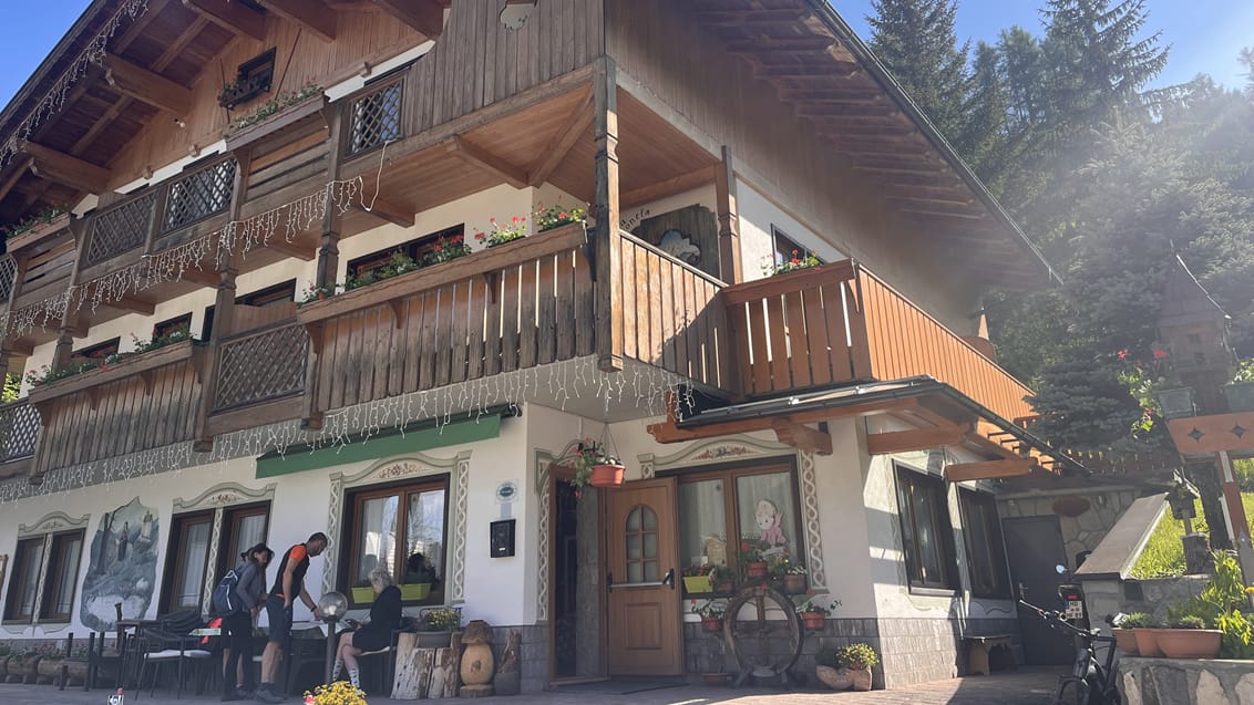 Vandring i Dolomitterne fra autentisk bjergbase, vores bjerghotel