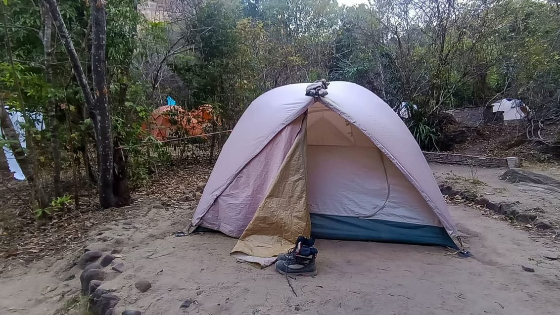 Du overnatter meget simpelt på dit trek i Isalo Nationalpark - til gengæld midt i den fantastiske natur