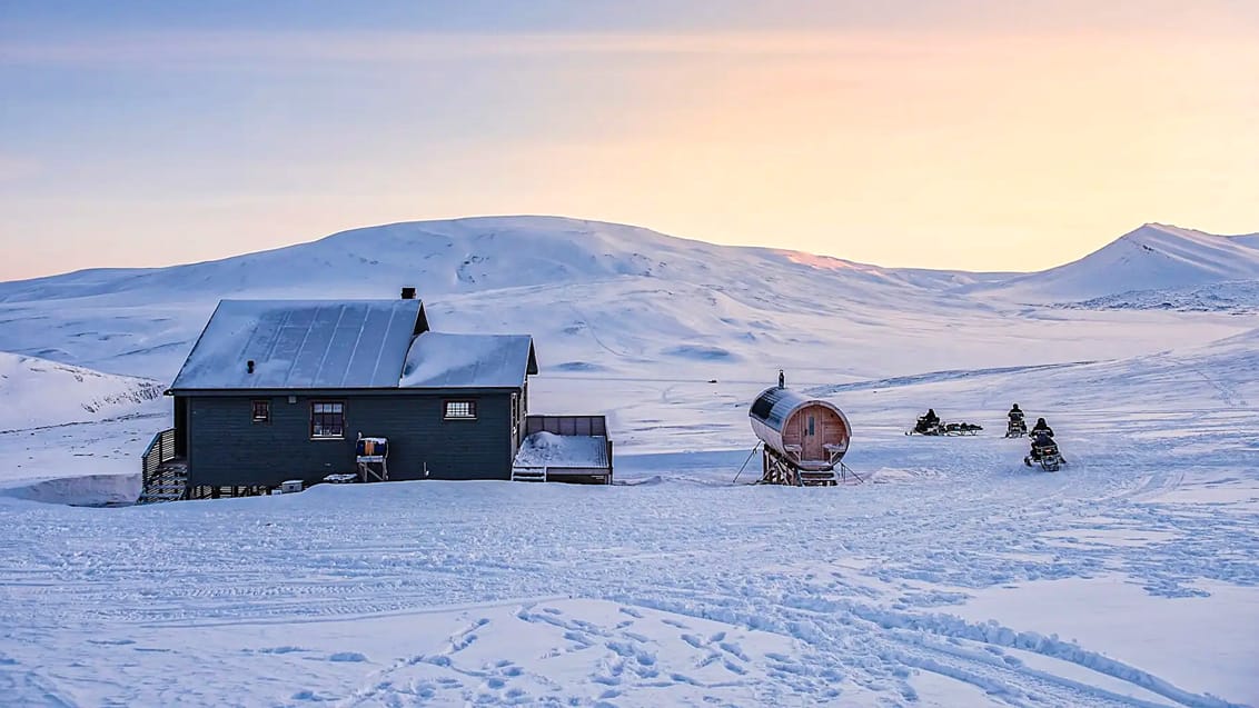 Svalbard Deluxe: Hundeslæde, snescootertur og gourmetoplevelser