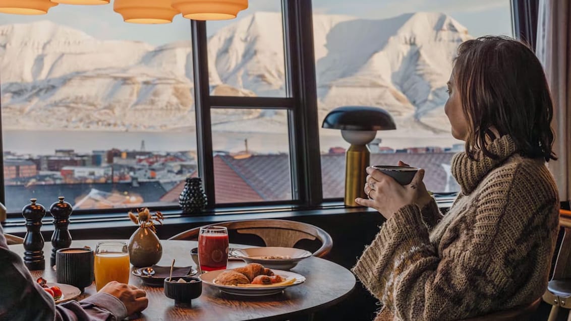 Svalbard Deluxe: Hundeslæde, snescootertur og gourmetoplevelser