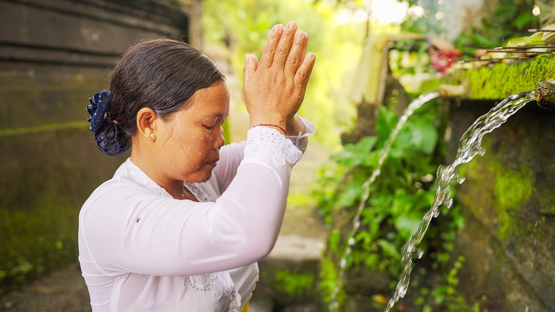 Lokal kvinde på Bali